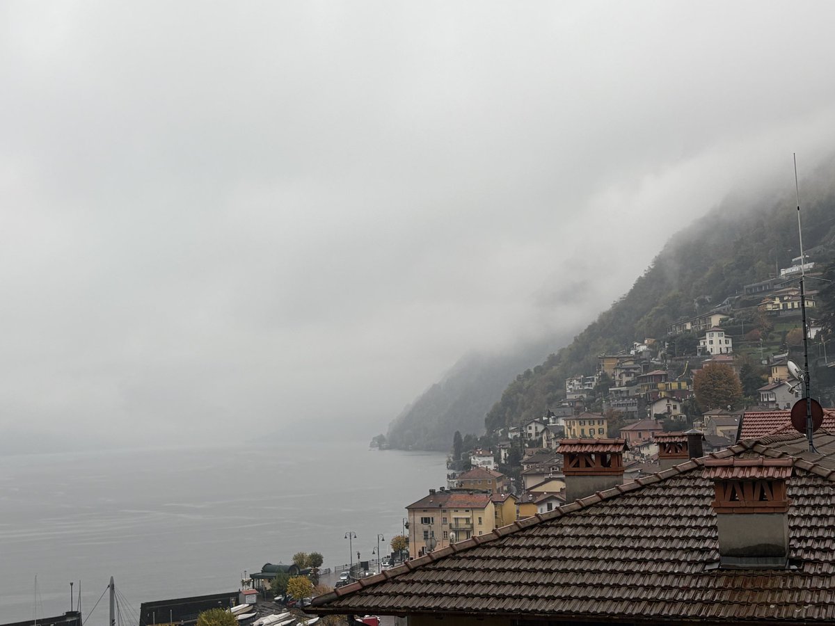Today’s walk on Lake Como felt like being in 🇮🇪 

The rain was heavy, it was cloudy &amp;  I was listening to <a href="/RTESunMisc/">Sunday Miscellany</a> 

On my way to light a candle for my late Father on #AllSoulsDay, listening to a story about a girl adding her hero Rudolph Nureyev with her late Father on the