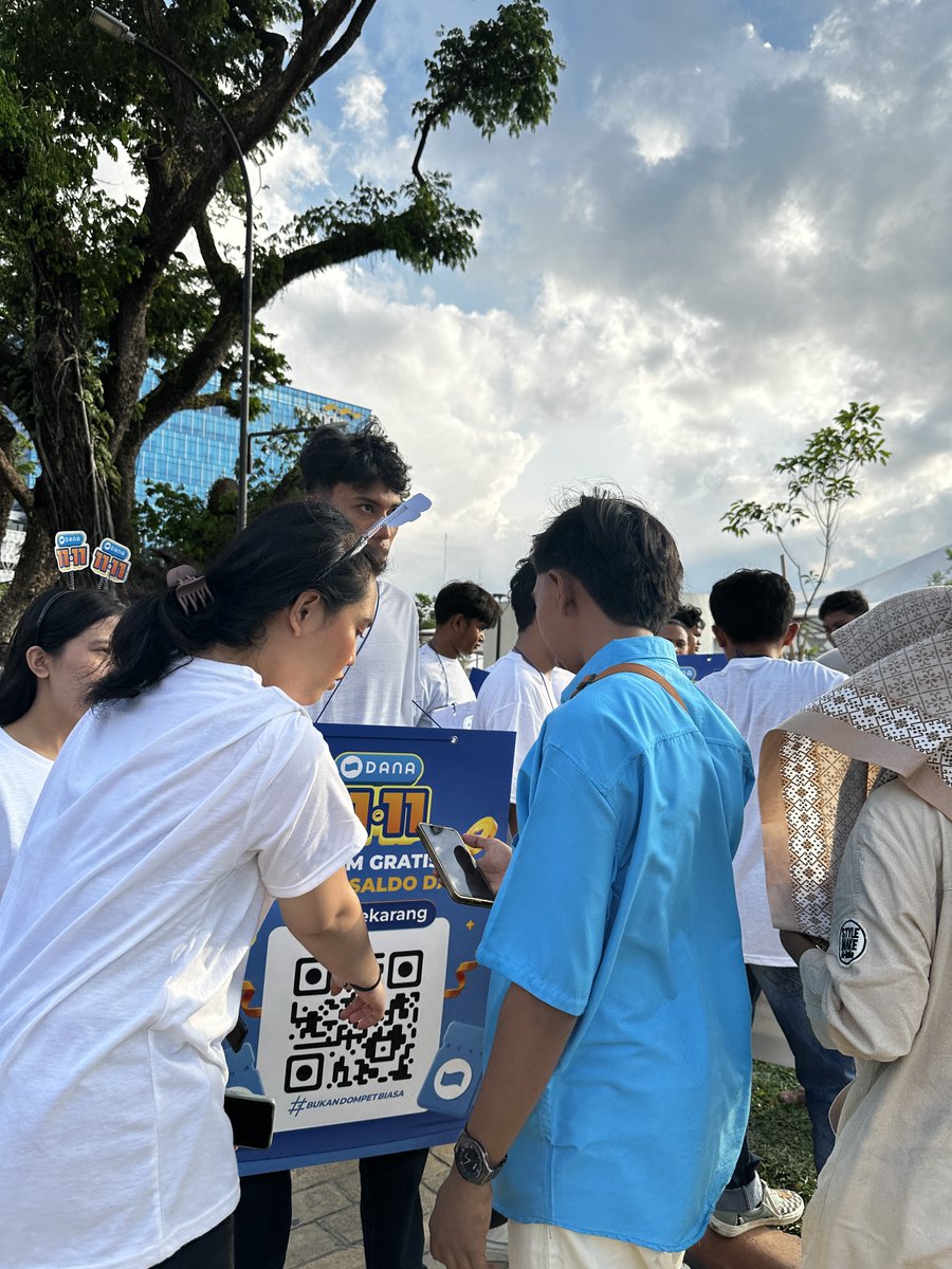 Jacugu2's tweet photo. Gw td nyoba scan QR DANA di Taman Merdeka Medan dan dapet saldo. Acaranya sih dah selesai, tapi gue berhssil foto, coba deh kalian scan juga, siapa tau masih ada https://t.co/ivEmDlazKE
