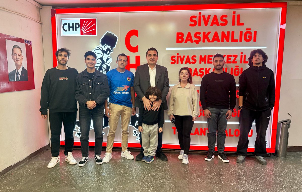 #Sivas İl Başkanlığımızda örgütümüz ve partililerimizle bir araya geldik. 
İl Başkanımız Yılmaz Coşkun ve yönetim kurulu üyelerimize hayırlı olsun ve başarı dileklerimizi ilettik.
Halkın iktidarını kurana dek yılmadan, yorulmadan mücadeleye devam edeceğiz! 
Birlikte başaracağız,