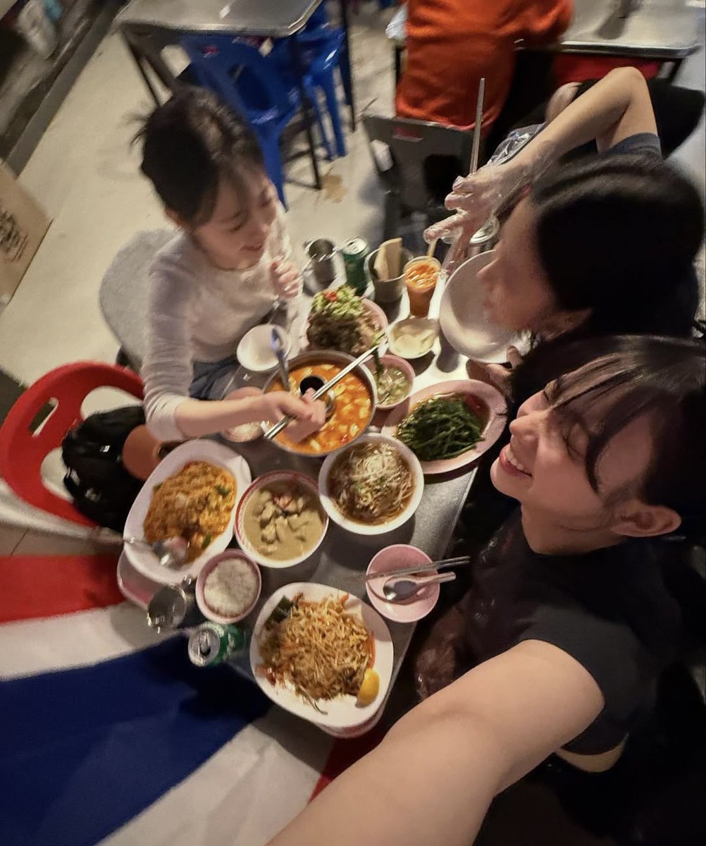 ujiminphoria's tweet image. KARINA, RYUJIN AND ACTRESS HAN SUA WENT ON A TRIP TOGETHER. THEY’RE SO CUTE🥹😭