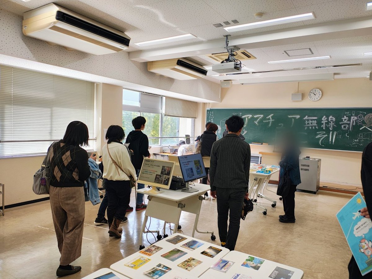 ja3yof's tweet photo. 今年も高専祭が無事終了しました〜
アマチュア無線部のクラブ展示も、多くの方にご来場いただくことが出来ました!
皆様ありがとうございました(o^^o)
以下、今年度の展示の様子になります https://t.co/q4XpAam7Dd