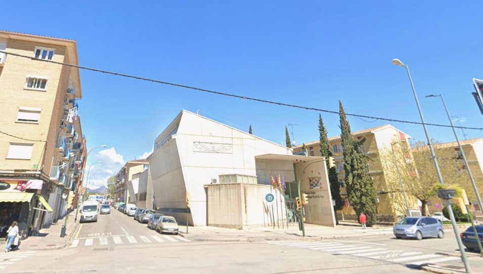 El barrio del Perpetuo Socorro reclama mejoras urgentes en seguridad vial tras el atropello de una niña. La Asociación vecinal denuncia la falta de respuesta del Ayuntamiento a sus demandas de ensanchar aceras, reducir el tráfico y crear una rotonda
👇👇👇
eldiariodehuesca.com/actualidad/bar…