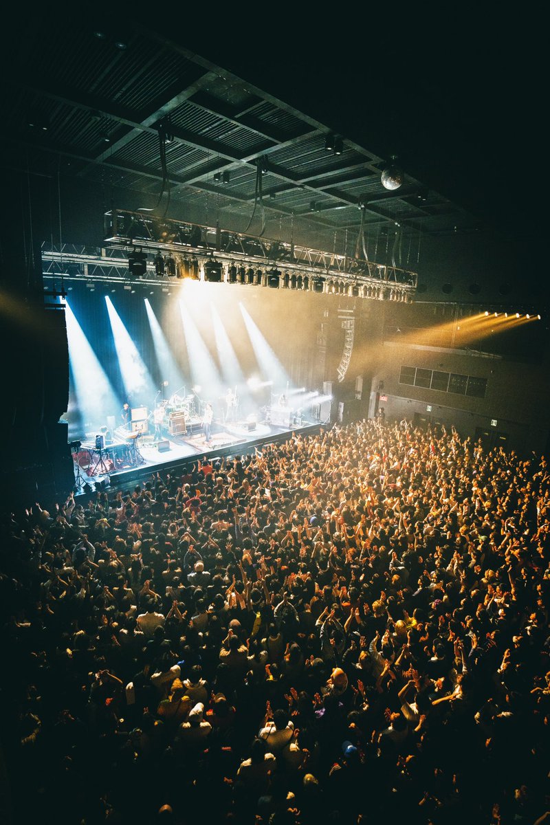 suchmoz's tweet photo. Suchmos Asia Tour Sunburst@Zepp Fukuoka

久しぶりに福岡に来れてよかったー！
また必ず帰ってきますね！

どうもありがとうー🎸

by TAIKING

#Suchmos
#Sunburst https://t.co/sKFljZP9Cd