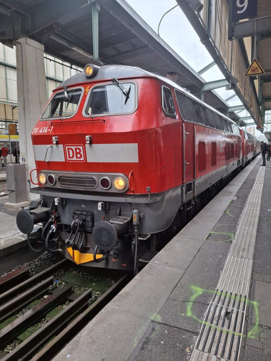 So viele 218er heute in Stuttgart Hbf 👀