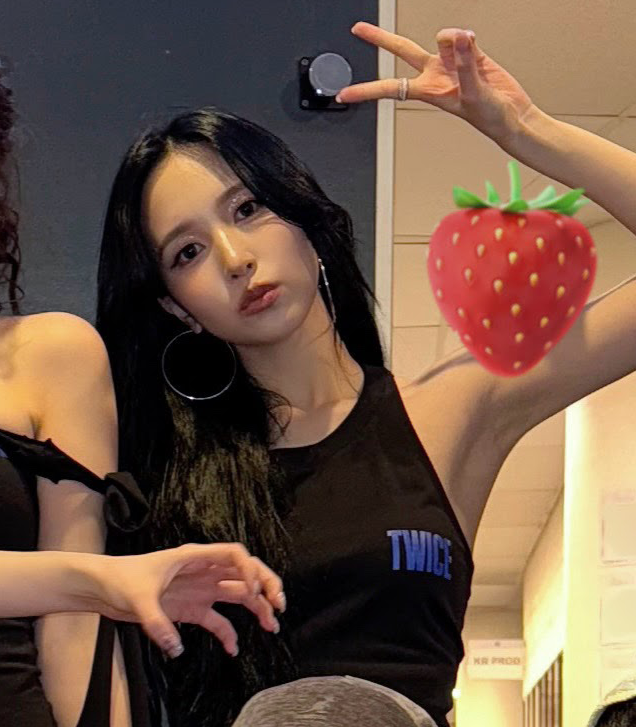 THE MISSING MEMBER EMOJI IS BACK 🥺🍓