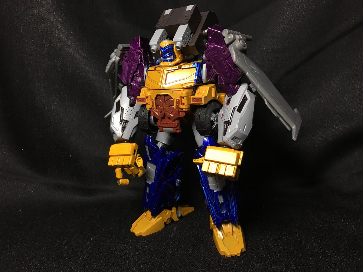 #理由もなく再掲していいタグ

ハンターオプティマスプライムを
パワードコンボイに改造した変な人
それがボクです
驚異の4段変形も可能です