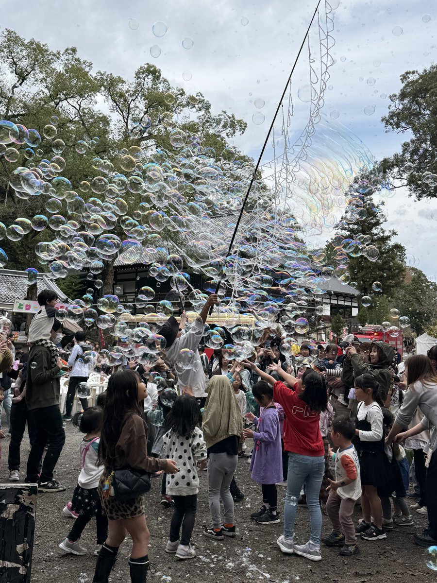 ooosan_003's tweet photo. 🎉第19回 貴志川線祭り・貴線祭🎉
たくさんの笑顔に包まれ、盛会のうちに終了しました！

地域の皆さん、出演者の皆さん、スタッフ・関係者の皆さん、そして何よりご来場くださった多くの方々に心から感謝申し上げます🙇‍♂️

これからも、みんなで支え、盛り上げていきましょう！

#貴志川線祭り #貴線祭 https://t.co/OADuWwHd88