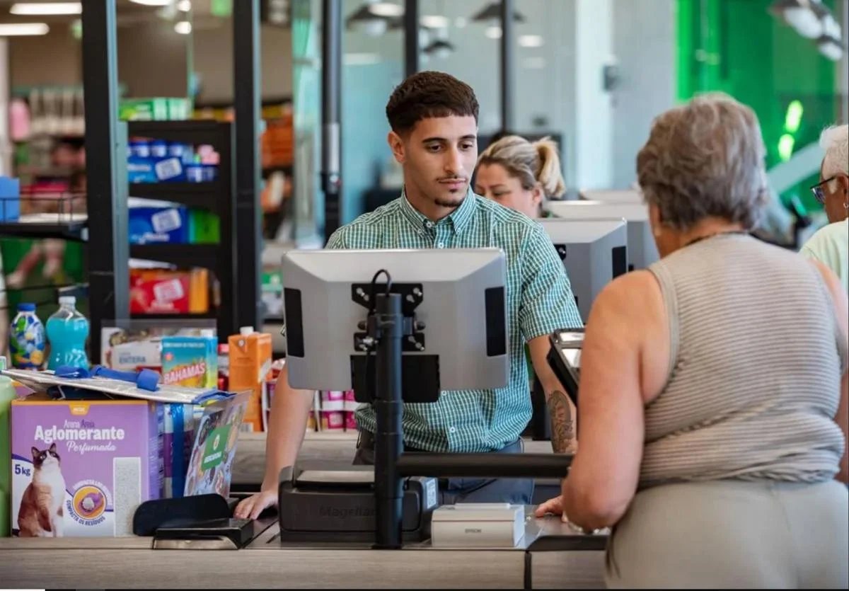DiarioSUR's tweet image. 💰 Mercadona ofrece cientos de #empleos con sueldos de 1.685 euros al mes con estas únicas condiciones. ✍ Andoni Torres 📷 Mercadona ➡️ diariosur.es/economia/traba…