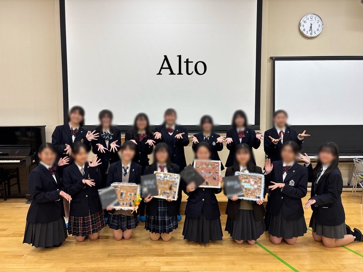 chorus_lily's tweet photo. 10月31日、3年生の引退式を行いました。
宇女高合唱部で先輩方と一緒に歌えた時間は私たちの宝物です。
思い出を胸に、2学年協力してこれからも頑張っていきます💪🔥
今まで本当にありがとうございました！大好きです💗💗💗 https://t.co/1Qv8kDRJjB