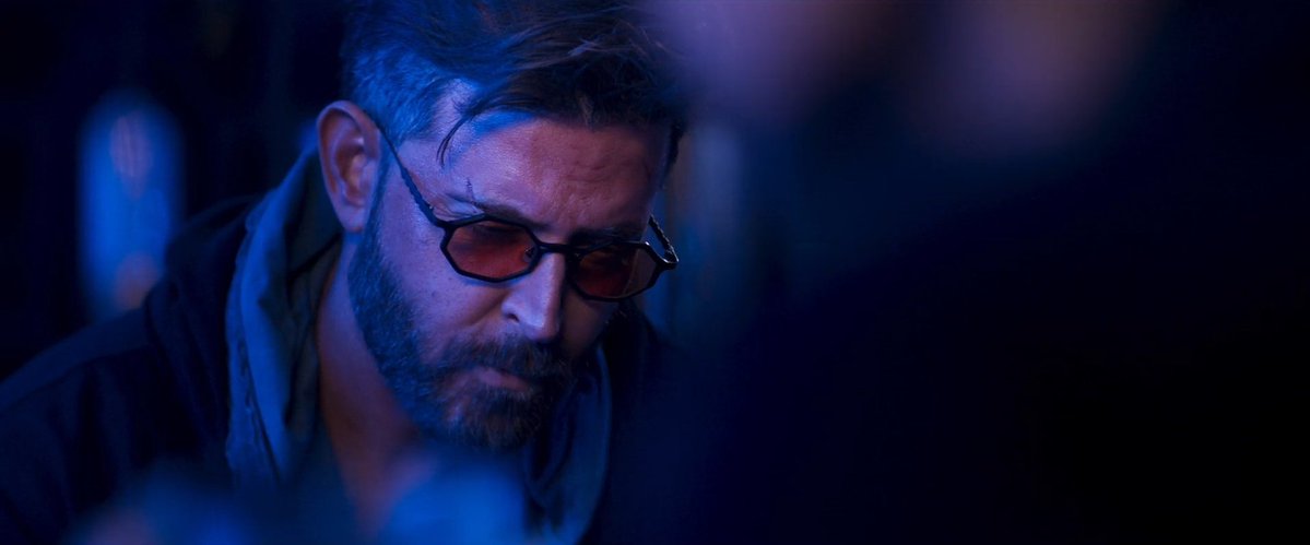 beingshubho's tweet image. 🌶️ Hot Take : Kabir should&apos;ve remained Kabir &amp;amp; kept this look for the whole film instead of becoming Kabboo &amp;amp; losing aura as the movie progressed.

#War2 #HrithikRoshan𓃵