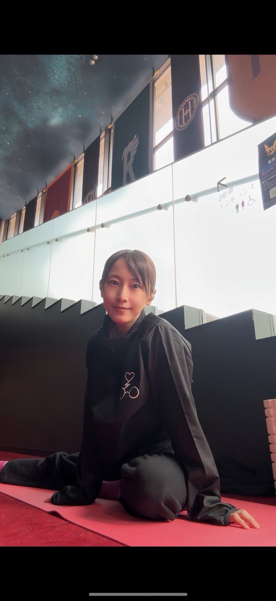 本日もご来場ありがとうございました！
私にとっての11月最初の公演。とても楽しくあっという間に終わってしまいました。
本番前はロビーでしっかりストレッチや筋トレをしたり、その日のキャストでおしゃべりをすることがあります。