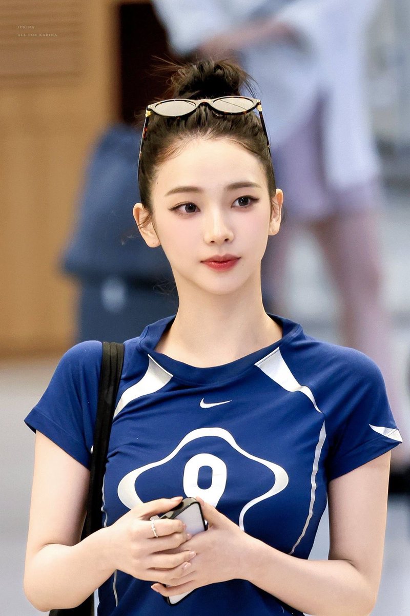 hourly karina (@hourlykrn) on Twitter photo 