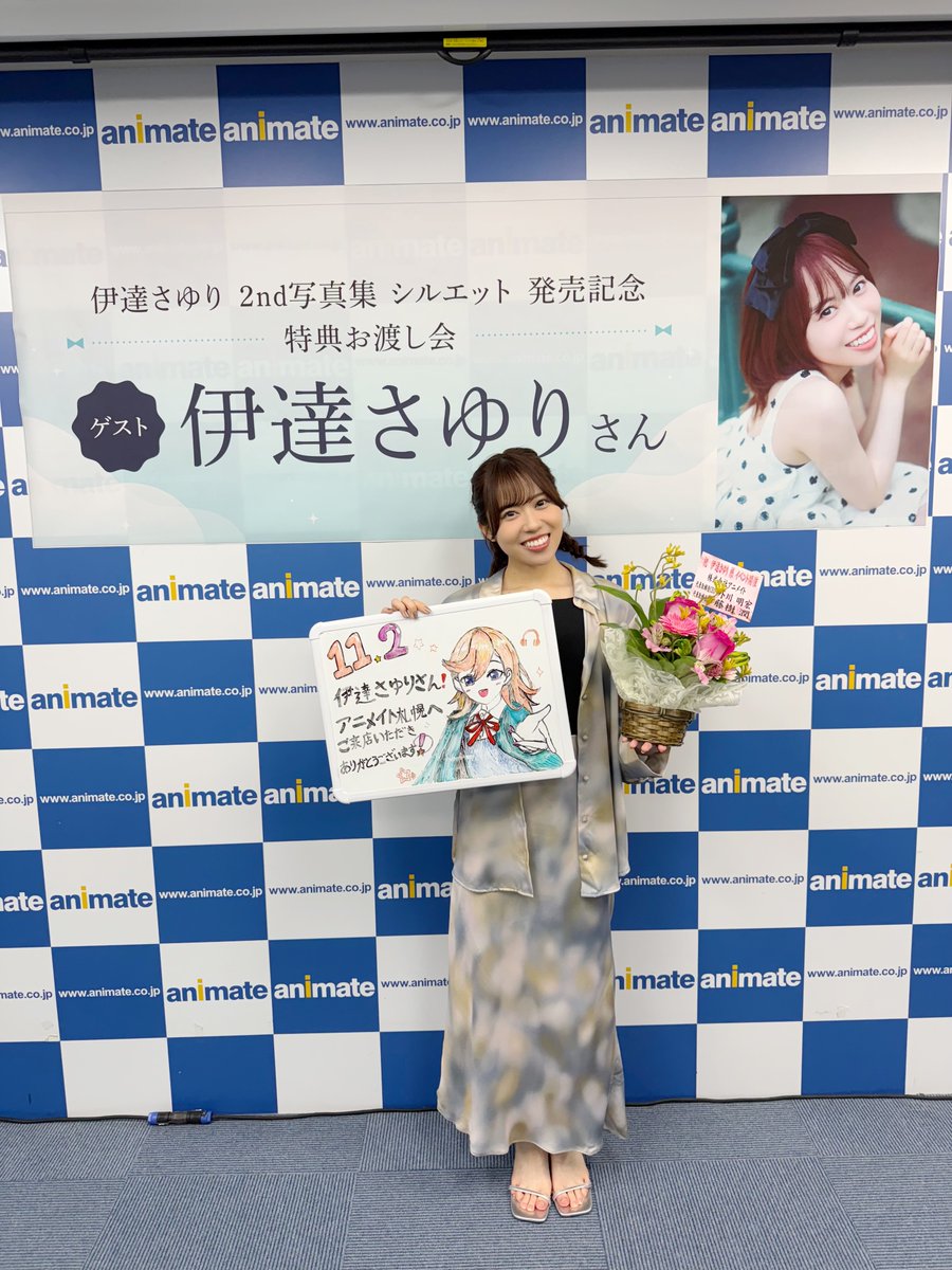 伊達さゆりさんに2nd写真集「シルエット」の発売記念特典お渡し会