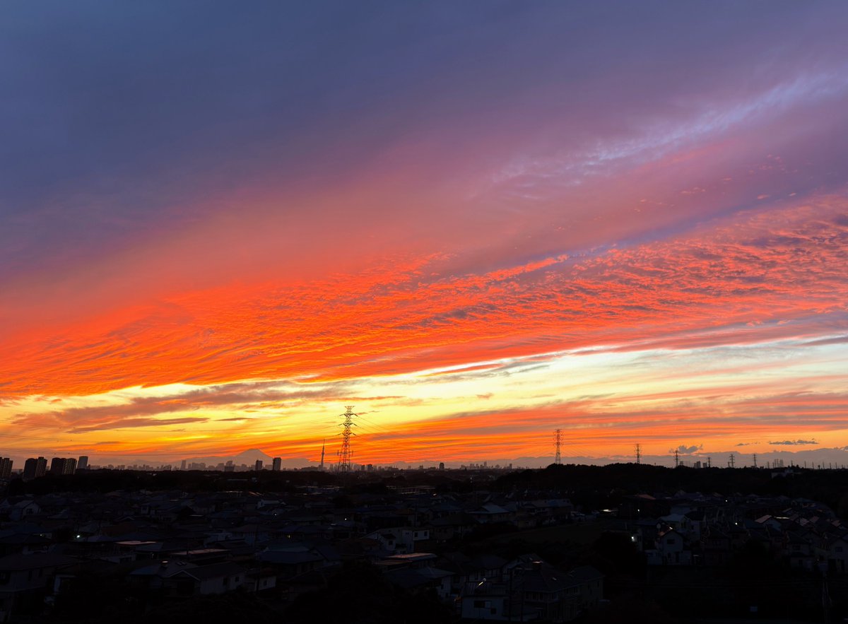 秋らしい夕日になった日曜日🍁🍂