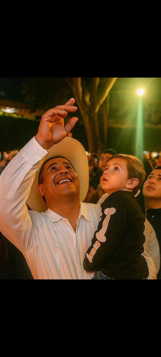 Alcalde de Uruapan, Carlos Manzo, fuiste víctima de los abrazados del obradorato y los socios del régimen... Paz para tu familia 🙏🏽. #homicidiocarlosmanzo