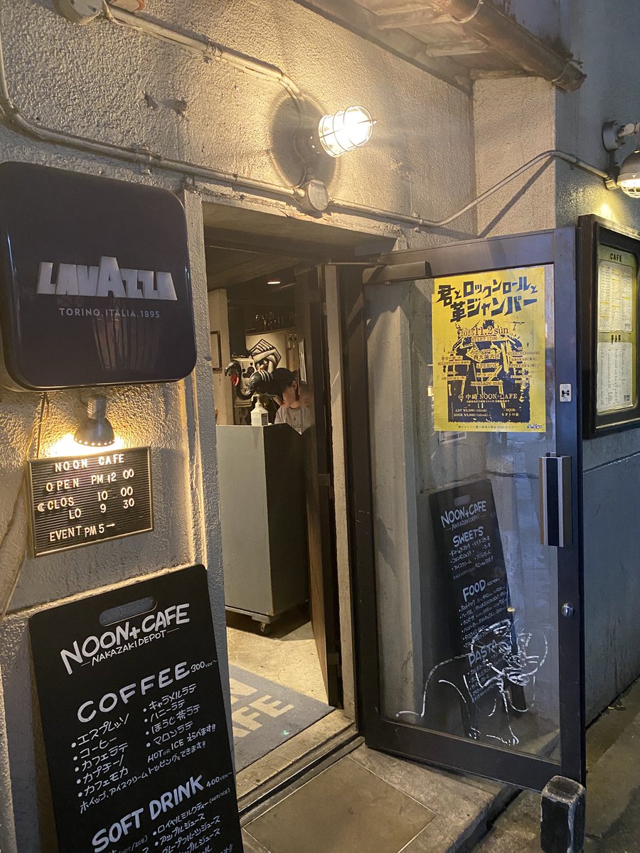 今夜演奏します！
ザラハイ18:50〜
是非お越しください。

桃ライト
20:00〜