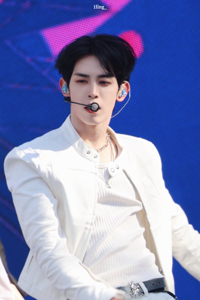 10_yyling's tweet image. 251102 CMF✨

#NOWZ #나우즈 #현빈 #HYEONBIN