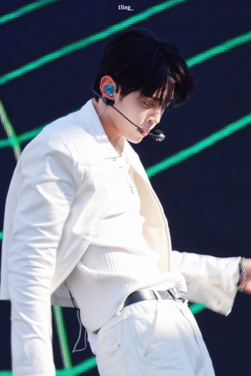 10_yyling's tweet image. 251102 CMF✨

#NOWZ #나우즈 #현빈 #HYEONBIN