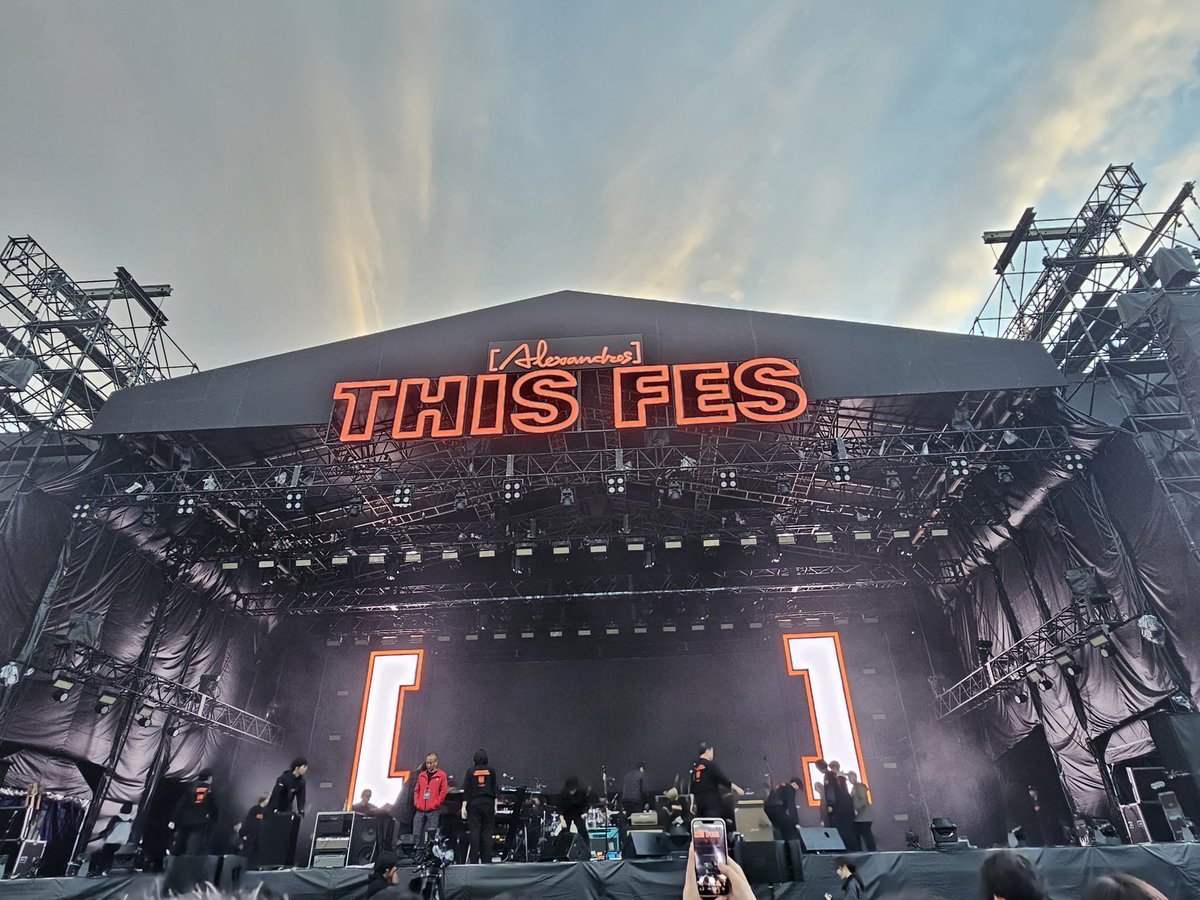 マカえんライブは初だけどはっとりさんの正面めちゃ見やすくて全然遠慮しないやつでした