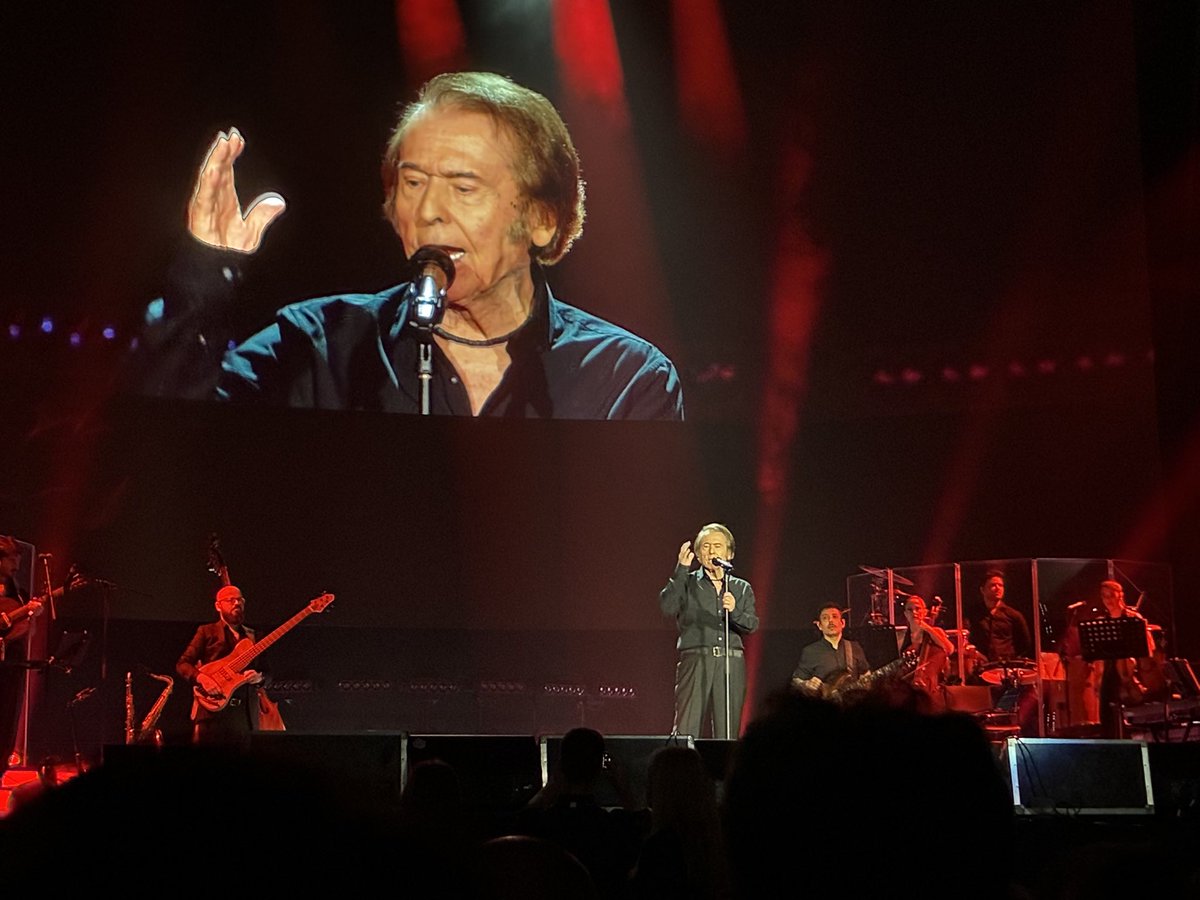 Con 82 años y un directo sensacional… lo de Raphael es de otra galaxia. Con un aspecto frágil y una voz potente, dejó claro por qué sigue siendo aquel. Grande, eterno. Gracias maestro. #Raphael #roigarena