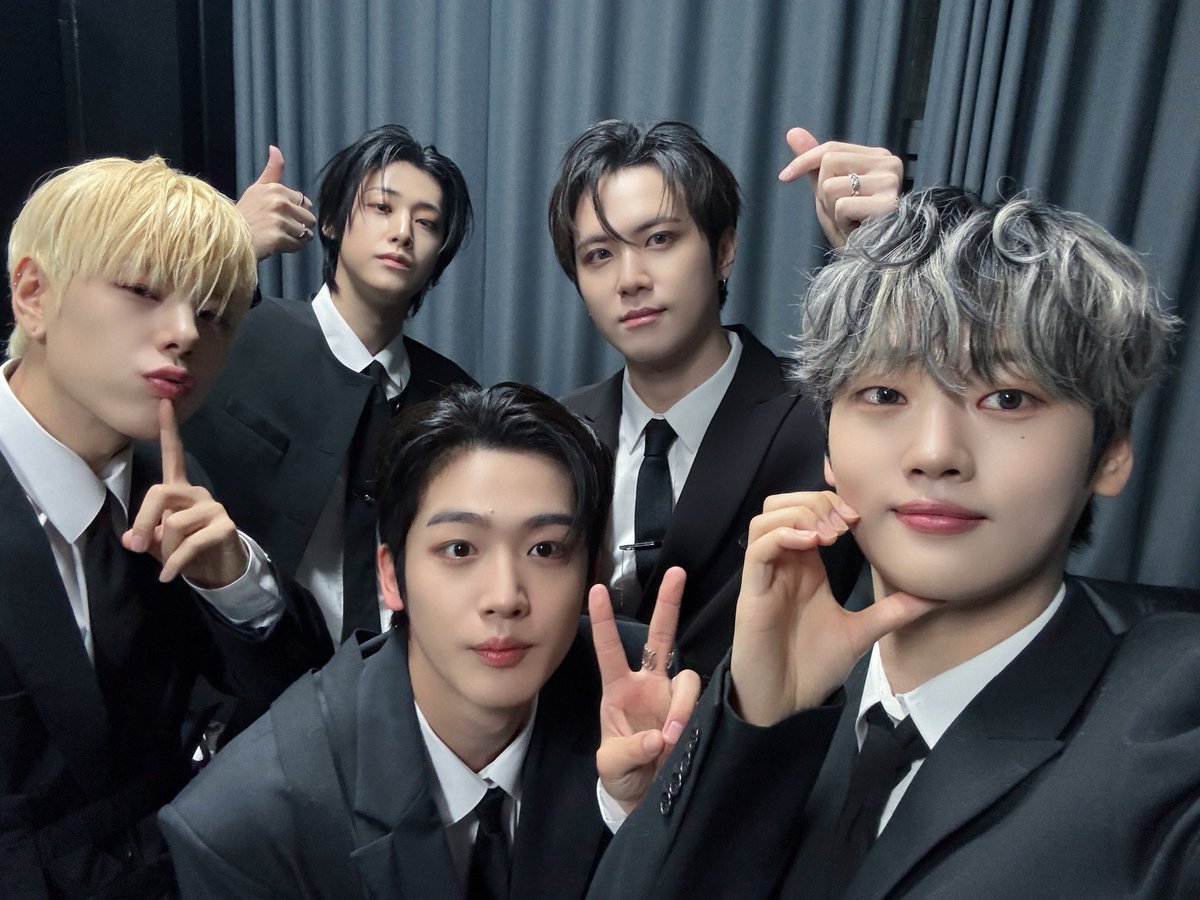 위아이 자부심 1005% 충전 완료✔️
루아이와 함께 세상을 채워나가고 있는 위아이와 기분 좋은 주말 보내세요💕

#위아이 #WEi
#Wonderland #HOME