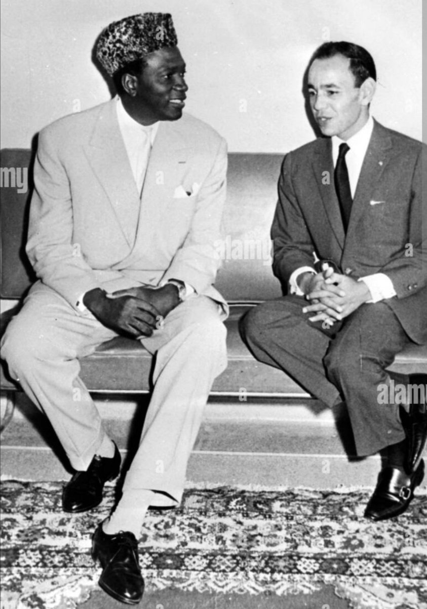 DelphineSankara's tweet photo. 🛑Le Premier Dirigeant de l’Algérie🇩🇿, #Ben_Bella, était d’accord, avec notre Premier Président Malien🇲🇱 #Modibo_Keita, que le Gaz et le Pétrole du Sahara profiteraient d’abord à l’Afrique. 

C’est pour cela que #Modibo avait fait construire des infrastructures à #Gao, pour
1/2 https://t.co/Fjawzmgb4Y