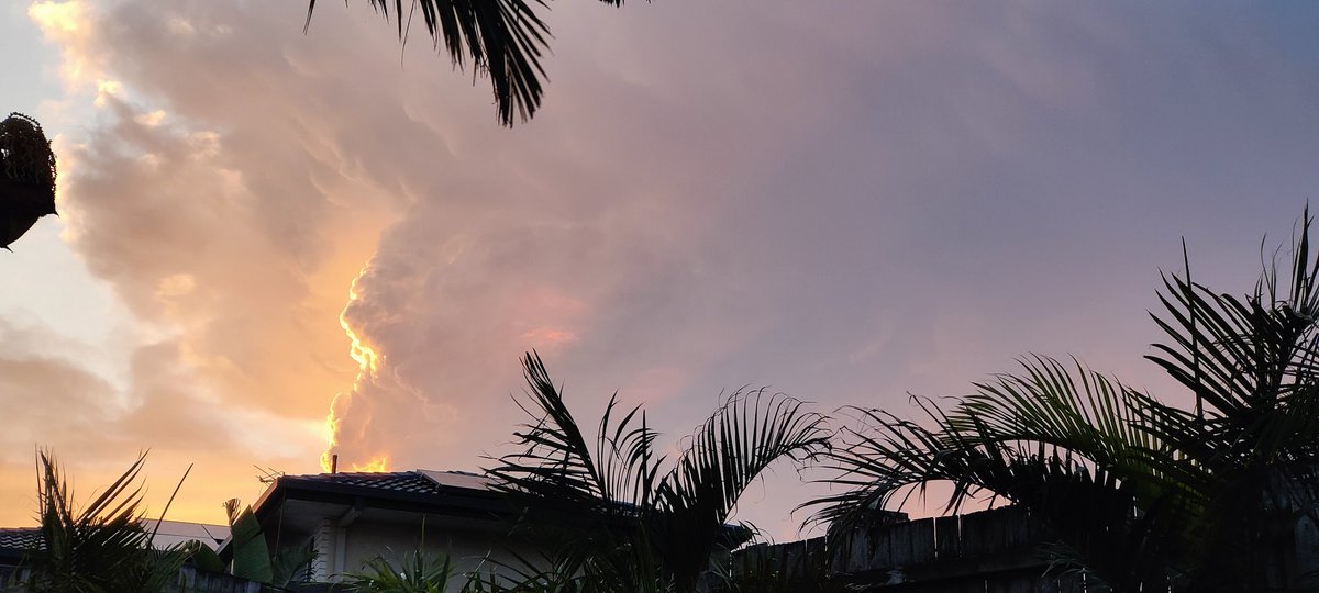 rantydragon's tweet photo. #BBQview big old storm brewing out the back... https://t.co/OyQLu7saSP