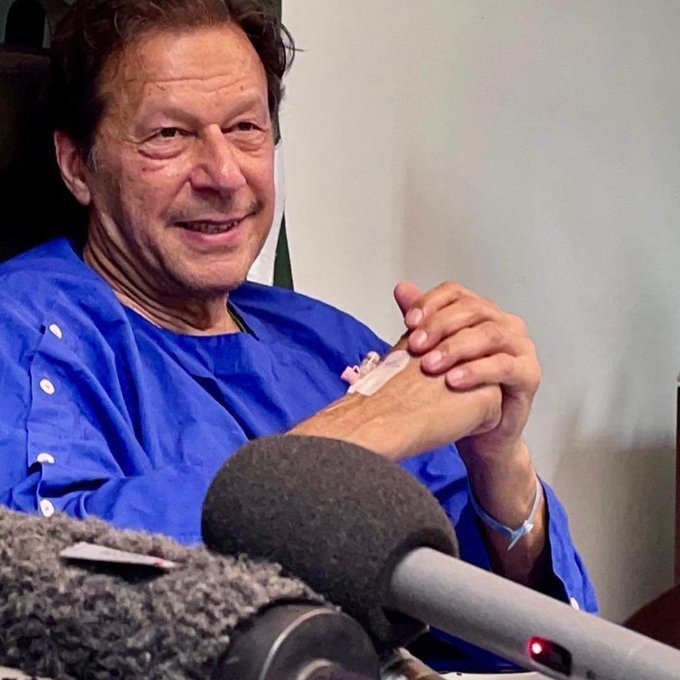 high_hopeful's tweet image. This image was taken just hours after Imran Khan was hit by bullets. He was injured, yet unshaken. If that didn’t break him, nothing ever will.