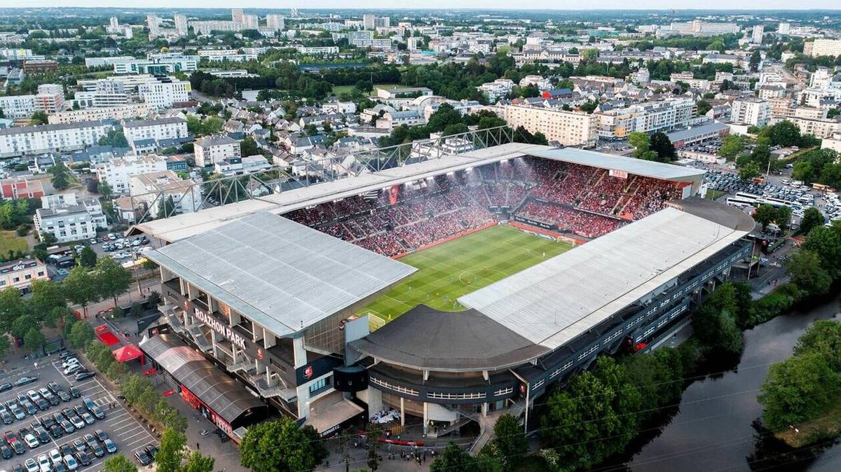 MeteoFootMaps's tweet photo. 💥 CARTE COMMUNAUTÉ 💥 

🏟 Quel est le plus BEAU STADE DE FRANCE ?

Stade 48/53

🏟 Roazhon Park
Stade Rennais FC

✍️ Notez la beauté de ce stade sur 10 ⬇️⬇️

⚠️ SOYEZ OBJECTIF 🙏

➡️ On va noter tous les stades des 3 premières divisions françaises, les 18 MIEUX notés seront qualifiés pour la phase finale.

Merci à tous !

#Ligue1 #Ligue2 #National