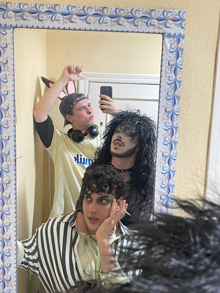 la verdad que estaba bastante chule el viernes pa jawolin y mis sisters también 🖤