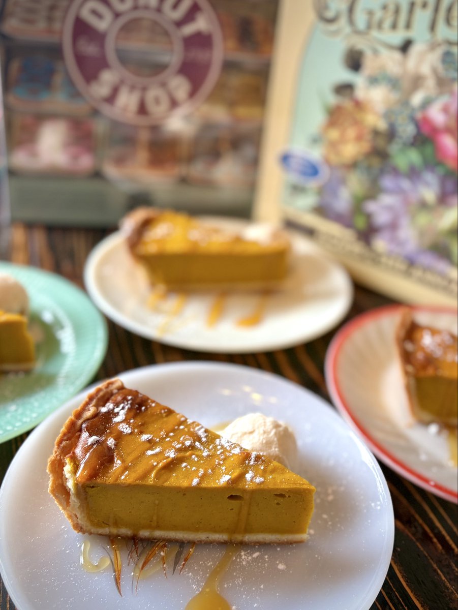 screengames3's tweet image. ◾️本日11/2(日)、11/3(月)
13時から営業になります。

3連休SCREENでボードゲーム楽しもう！

ーーー
11/2(日)本日限定〜

北海道産くりカボチャをたっぷり使った『パンプキンパイ』🥧

¥600

ーーー
ボードゲームカフェ
SCREEN

愛知県春日井市若草通3-53
イオン春日井北側

営業時間
平日:…