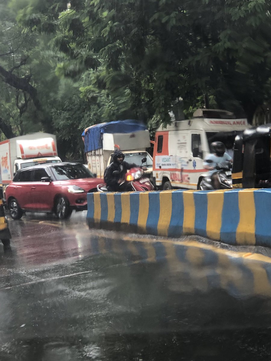 This non operational ambulance is parked right at the intersection of road coming from Dosti vihar , this parked for almost 3-5 months . Authorities are turning blind eye to this. #thanekar <a href="/WeThane/">WeThane</a> <a href="/TMCaTweetAway/">Thane Municipal Corporation - ठाणे महानगरपालिका</a> <a href="/ThaneCityPolice/">ठाणे पोलीस.. Thane Police</a>