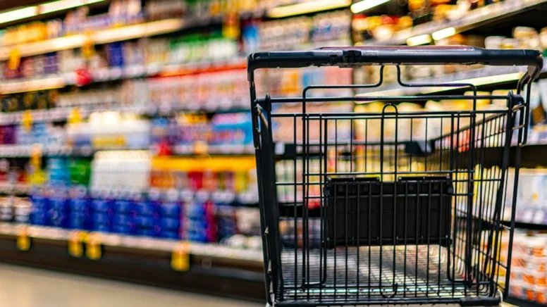 Astafievaning supermarketdagi yalangoch fotosurati