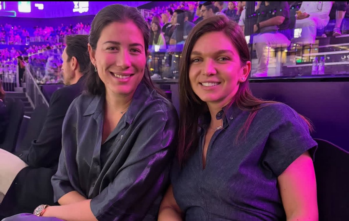 GarbiMuguruza's tweet photo. Watching some great tennis with  @Simona_Halep at @WTAFinalsRiyadh https://t.co/SILzyVqRiN