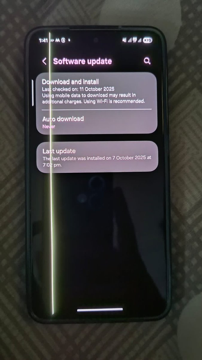 krishnachanddas's tweet image. Hey @SamsungIndia ⚡
After your latest update, my Galaxy S21 FE got a white line on the screen 😡
Service center says it’ll take 1 month to fix!
I bought it on 29 Dec 2023 — this is not what I expect from a “premium” brand.
#Samsung #GalaxyS21FE #SamsungUpdateIssue