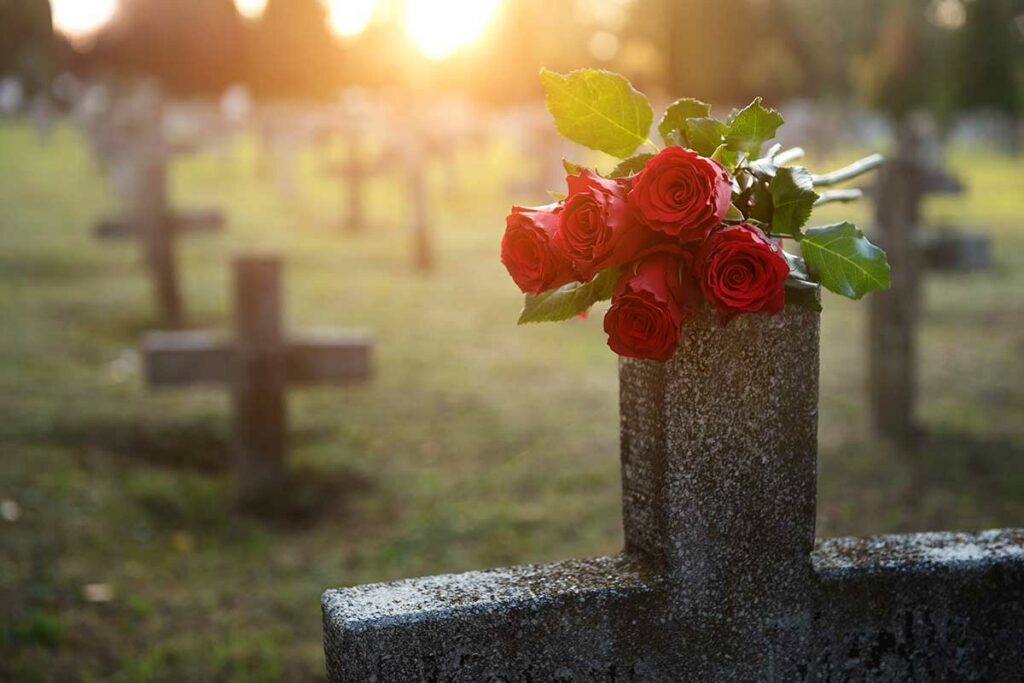 FrancBen's tweet photo. "...E vedi quante cose
Sono solo fesserie..."
(Gli Angeli - V. Rossi)

Commemorare i defunti certo, ma ricordiamoci delle persone quando si vive... 
#2novembre2025 #commemorazionedefunti #gliAngeli https://t.co/pPpZc4jLzG