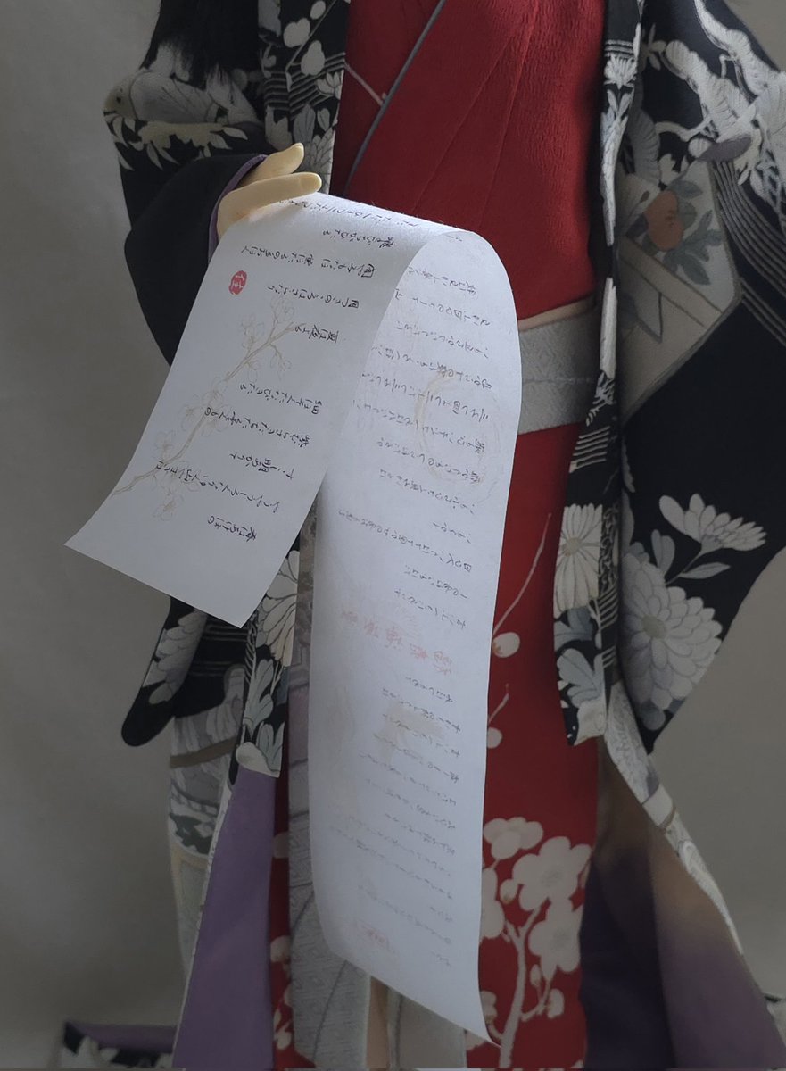 rangetsu3's tweet image. 巻物手紙を作りました。
A3サイズが印刷できるプリンターにしたので40cmの長さのができました。
柔らかな和紙なので、手に取ったときにしなやかに垂れてくれます。
何が書いてあるかと言うと、枕草子の春はあけぼのです。
当分オマケでお付けしますね。