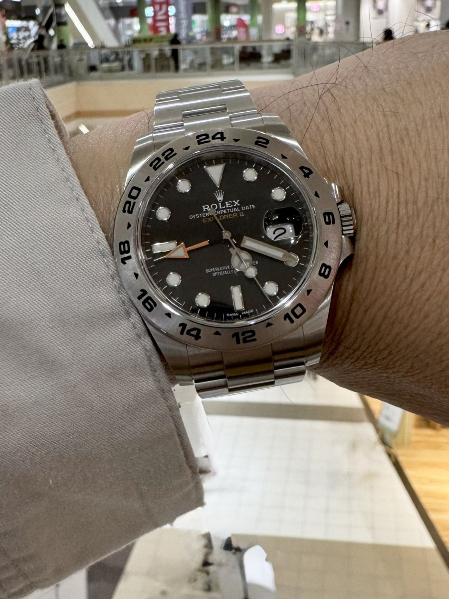 tokei_lover's tweet photo. 3連休中日の日曜日　エク2の日は
エクスプローラーⅡで近所のショッピングモールまで

#rolex #rolexexplorerII #エクスプローラー2 #エク2の日 https://t.co/lCc6lE00kf