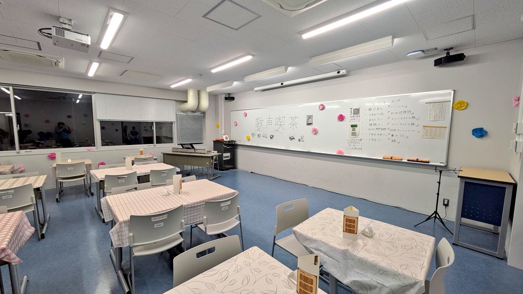 utagoe_cafe_'s tweet photo. 歌声喫茶、本日の営業は終了しました‼️‼️
お陰様で多くのお客様にご来店いただくことができました✨✨
明日も
１０：００~１７：００@ ５Ａ４０３
で営業いたします☕🥪🎶

アンサンブル時間外に演奏することも可能ですので、ぜひいつでもご来店ください😊💕

#雙峰祭
#雙峰祭2025 https://t.co/GT0X5Zw08B