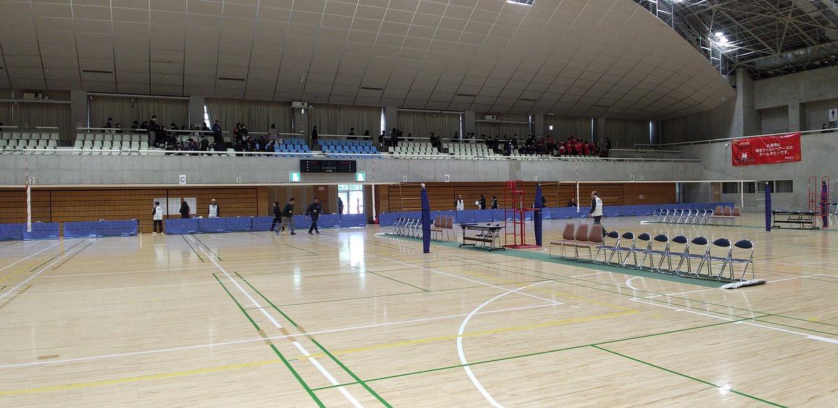 rubicks_iruma's tweet image. 本日は県大会の役員で参加🏐
やはりチームとして出たかったなぁ😵でも準決勝決勝と近くで観たがやはり格がちゃうな〜💦どうやったらあんなチームになるんだろ😅
しかしコツコツ目の前の球に魂を込めて戦えば何とかなる👊
やるっきゃないぜ😂
しかし今日はいろんな人と話したせいか喉がやられてる😜