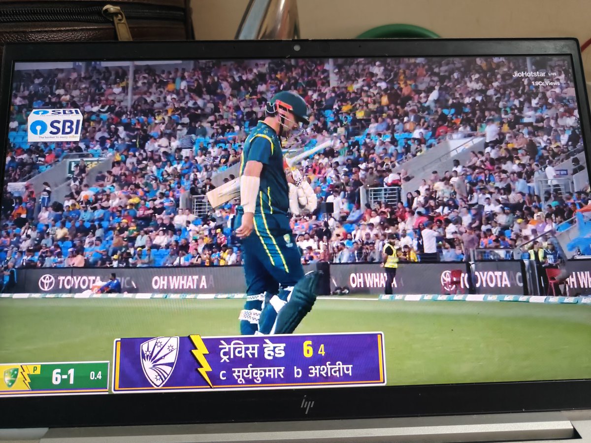 Good catch by Surya Kumar Yadav.

Trevis Head 6 Run Bold Arshdeep Singh catch Surya.

Australia first wicket down 6 run 0.4 overs.
 
#TeamIndia #AUSvIND #3rdT20I