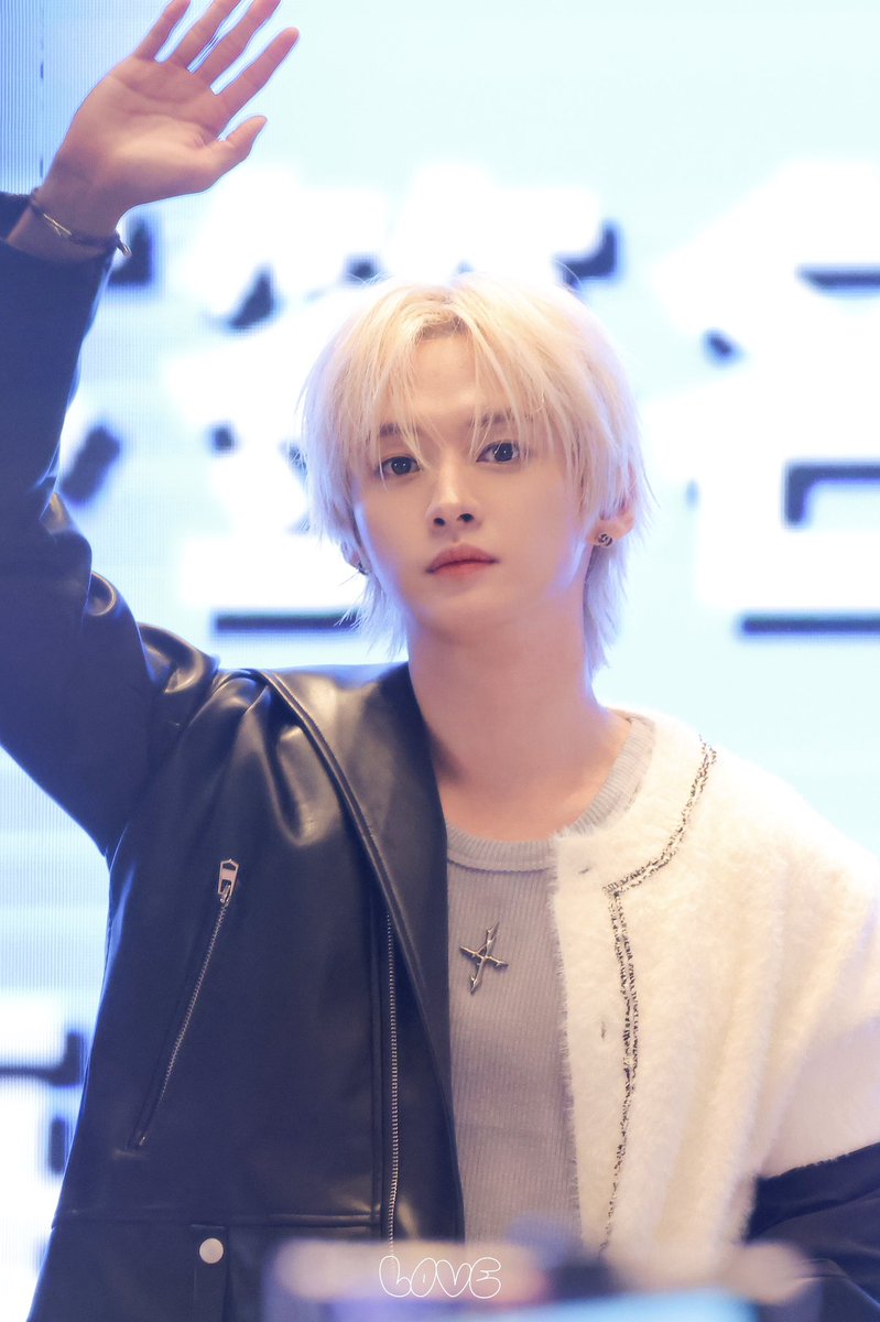 Love_on_top1025's tweet photo. 251102 상하이 팬싸 HD
#리노 #Leeknow 
#스트레이키즈 #Straykids https://t.co/8xy0ciFziO
