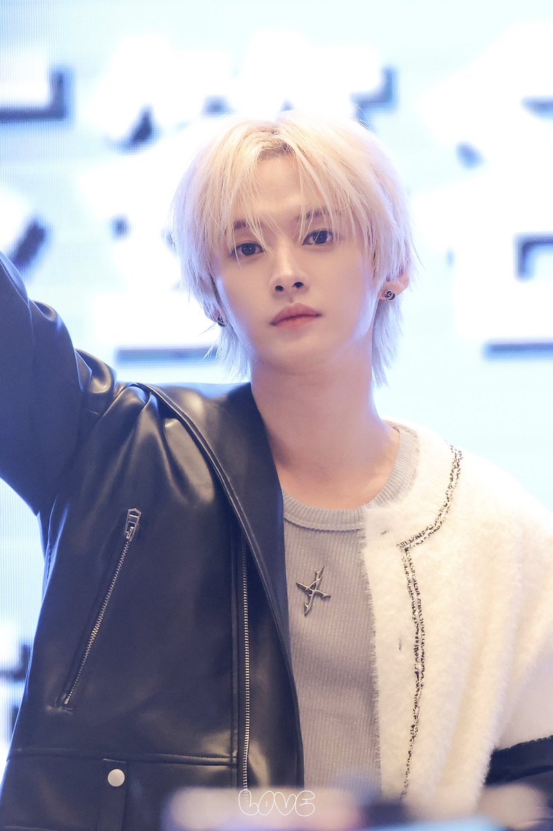 Love_on_top1025's tweet photo. 251102 상하이 팬싸 HD
#리노 #Leeknow 
#스트레이키즈 #Straykids https://t.co/8xy0ciFziO