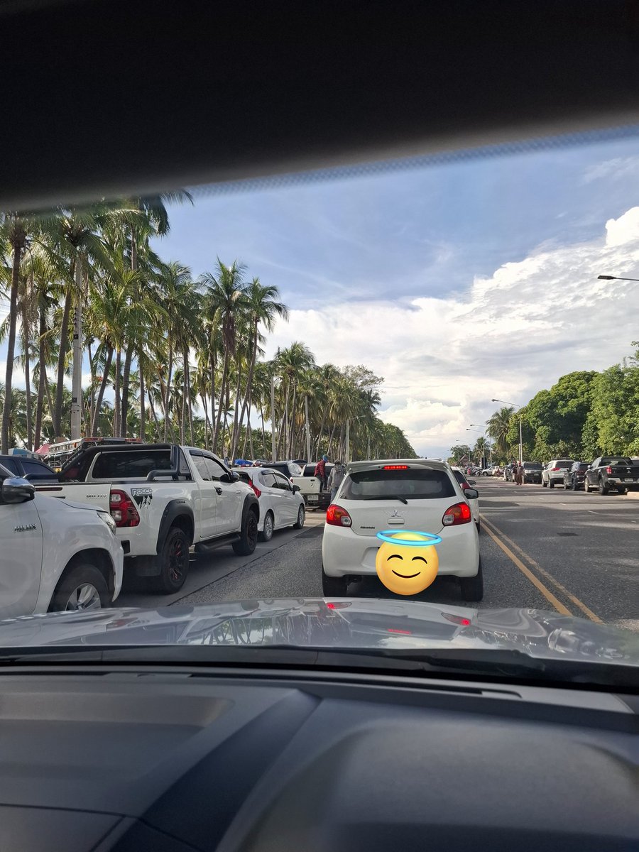 รถเยอะมากบางแสน