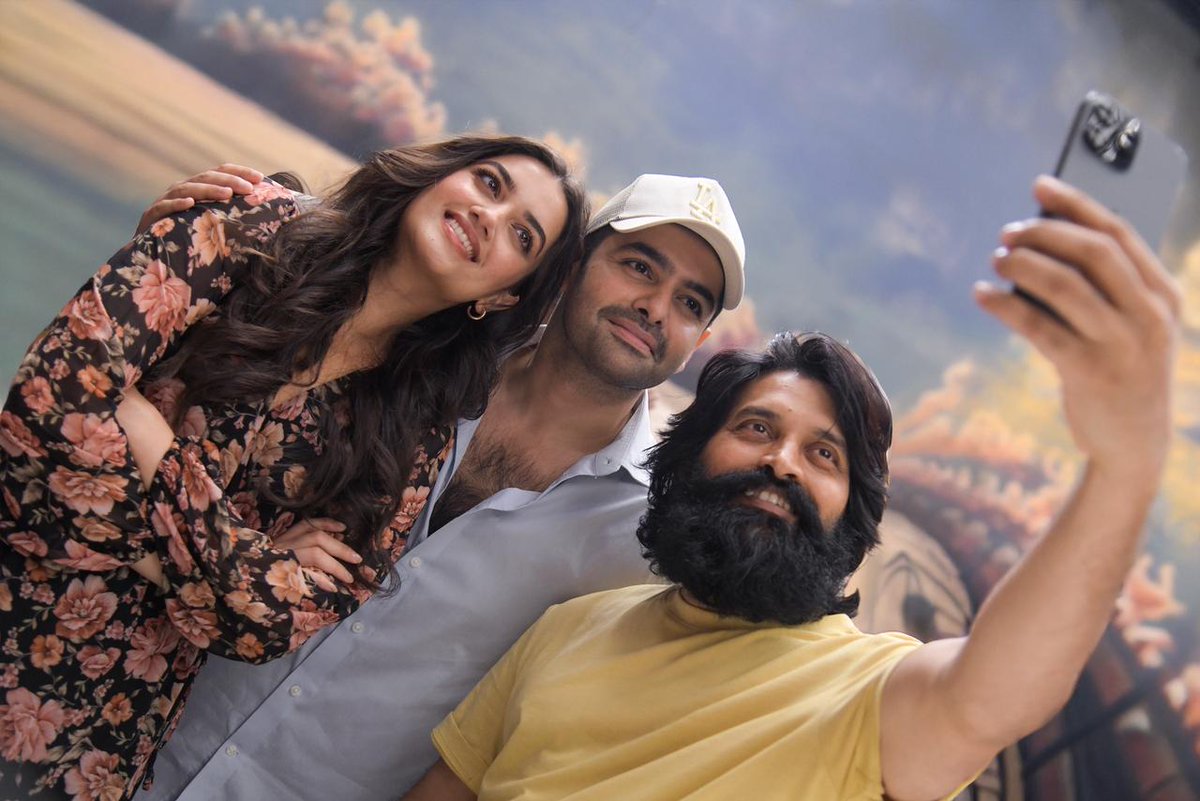 telugurajyam's tweet photo. That's a wrap for #AndhraKingTaluka shoot  ❤‍🔥

Get ready to witness UNTOLD EMOTIONS on the big screens! Exciting Month ahead ✨🤩

GRAND RELEASE WORLDWIDE ON NOVEMBER 28th.

#AKTonNOV28
Energetic Star #ramsayz #nimmaupendra #BhagyashriBorse #filmymahesh #MythriOfficial #iamviveksiva #mervinjsolomon #siddnunidop #george_dop #sreekar_prasad #artkolla #BhushanKumar #KrishanKumar #ShivChanana #neerajkalyan_24 #HariTummala #RKDStudios #TSeries #tseriessouth #PrathyangiraUS #RAPO
