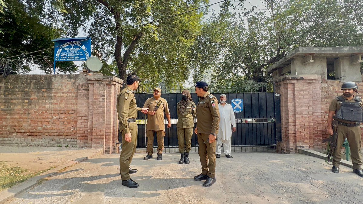 digopslahore's tweet photo. #LahorePolice #ChurchSecurity #PeaceAndProtection #SecureWorship #TogetherForPeace https://t.co/bcGq2sf48X