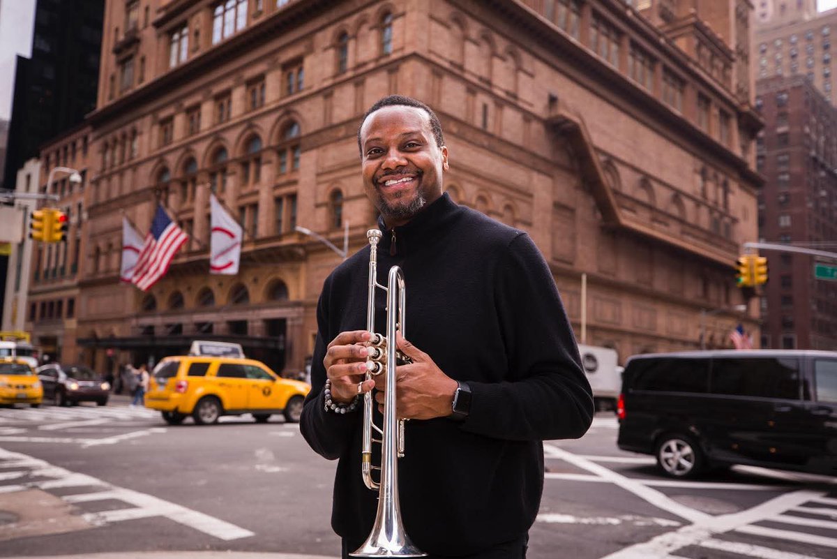 CapitalJazzClub's tweet image. #NowPlaying, '60th &amp;amp; Broadway', off the #SeanJones #Quartet's *Im•Pro•Vise: Never Before Seen*. (2014). The #CapitalJazzClub984, with #JacobAsiyo, &amp;amp; @KaimaMwiti.
Bass: Luques Curtis
Drums: Obed Calvaire
Piano: Orrin Evans
Trumpet: Sean Jones.