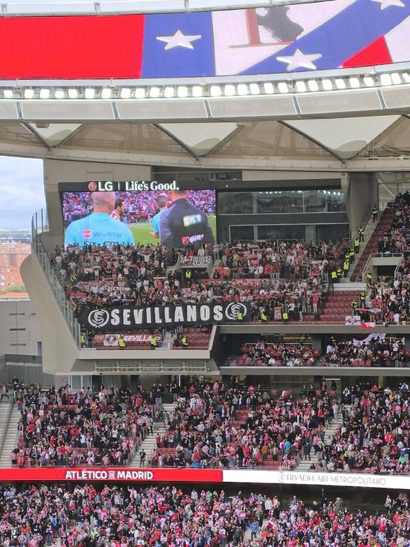 Montilivi (Girona)
Mendizorrotza (Vitoria)
Vallecas (Madrid)
Anoeta (San Sebastián)
Salto del Caballo (Toledo)
Metropolitano (Madrid)

TODAS las gradas visitantes han estado LLENAS en cada desplazamiento del Sevilla FC este año.

Es para estar ORGULLOSOS.

¡CHAPEAU, sevillistas!