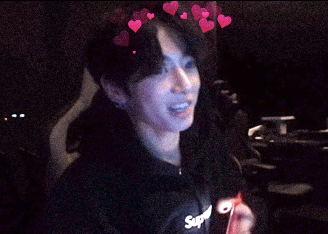 taekook𑁤 tweet media