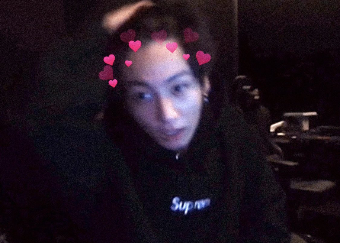 taekook𑁤 tweet media